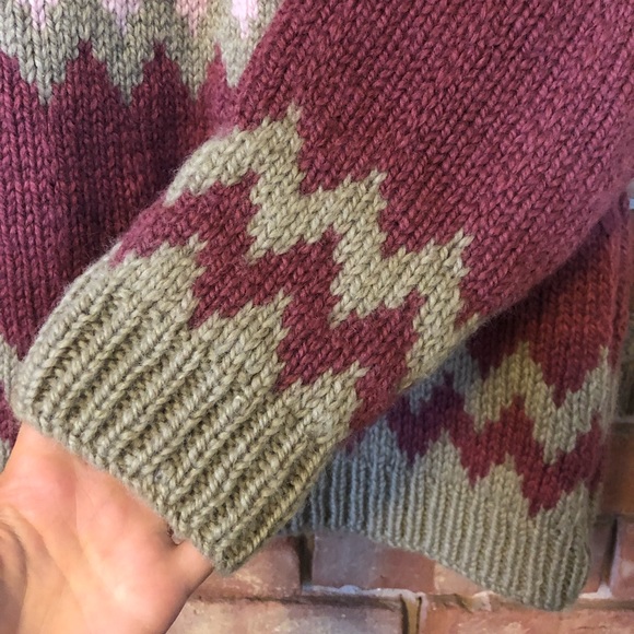 Vintage handmade virgin wool sweater in shades of pink, rose and tan. Size  S - Picture 5 of 5